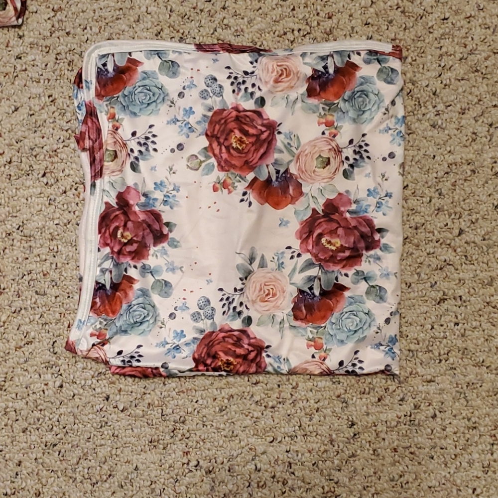 Robe with matching swaddle - Picture 2 of 3